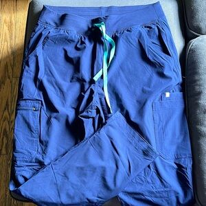 FIGS woman technical Yolanda scrub pants